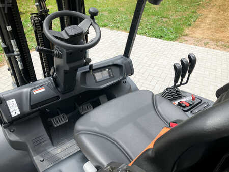 Diesel heftrucks 2024  Bobcat D25NXS (3)