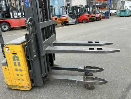 Stacker pedestre 2011  Atlet PSH160SDTFVH435 (1)