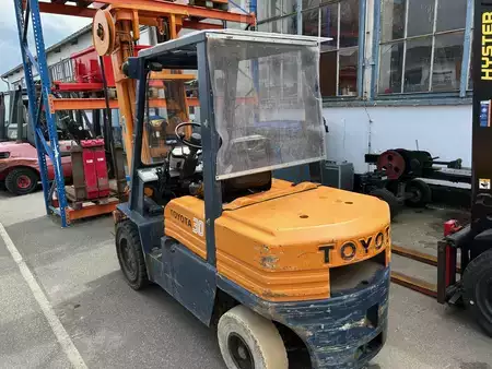 Dieseltruck 1992  Toyota 02-5FDF30 (2)