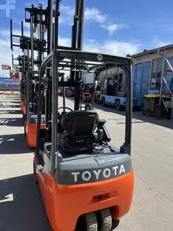 3-wiel elektrische heftrucks 2014  Toyota 8FBET16 (1)