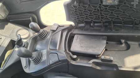 Carrelli elettrici 4 ruote 2016  Linde H35HL (11)