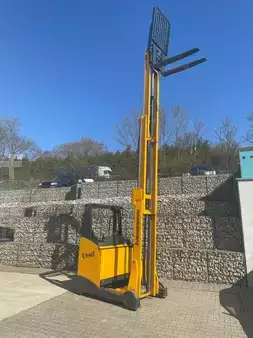 Schubmaststapler 2008  Jungheinrich ETV320 (2)