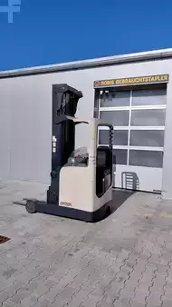 Tolóoszlopos targonca 2006  Crown ESR4500 mit Video (8)