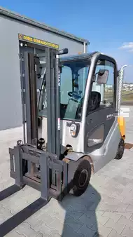 Dízel targoncák 2007  Still RX70-30 Diesel nur 1658 Stunden (3)