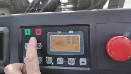 Carrelli elettrici 4 ruote 2017  Toyota 8 FBMT25 mit Video (6)