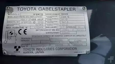 Carrelli elettrici 4 ruote 2017  Toyota 8 FBMT25 mit Video (8)