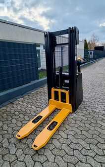 Magasemelésű béka 2021  Yale MS 16 (2)