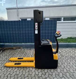 Magasemelésű béka 2021  Yale MS 16 (1)