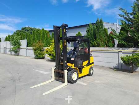 LPG Forklifts 2016  Yale GLP30VX (1)