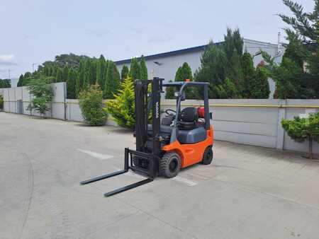 Propane Forklifts 2007  Toyota 7FGF15 (1)