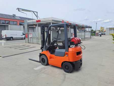 Propane Forklifts 2007  Toyota 7FGF15 (2)