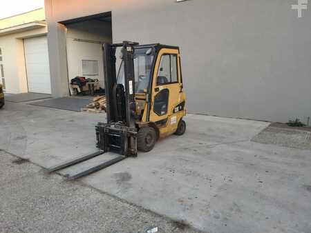 LPG Forklifts 2011  CAT Lift Trucks GP15N (1)