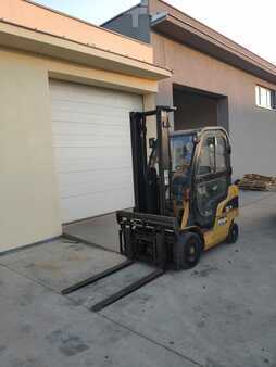 LPG Forklifts 2006  CAT Lift Trucks GP15N (1)