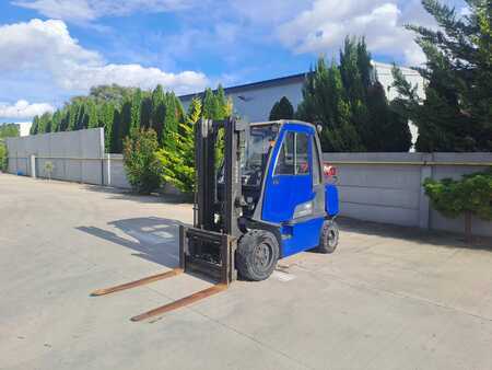 Propane Forklifts 2011  Nissan UG1D2E700683 (1)