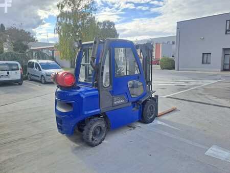 Propane Forklifts 2011  Nissan UG1D2E700683 (3)