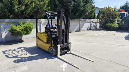 Eléctrica de 3 ruedas 2017  Yale ERP16 VT (2)
