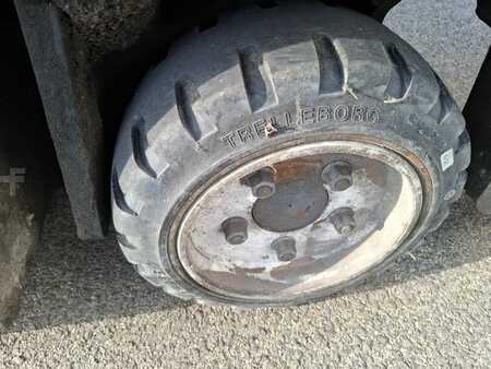 Chariots multidirectionnels 2013  Combilift C3000CB (7)