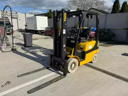 Empilhador a gás 2019  Yale GLP18VX (1)