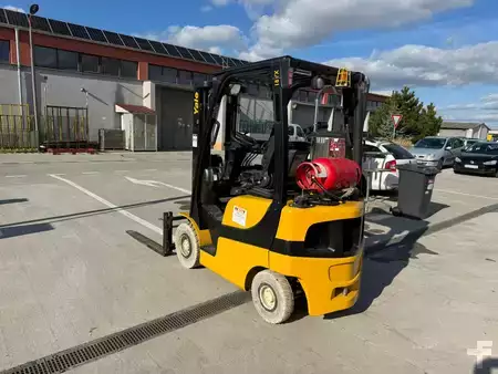 Empilhador a gás 2019  Yale GLP18VX (2)