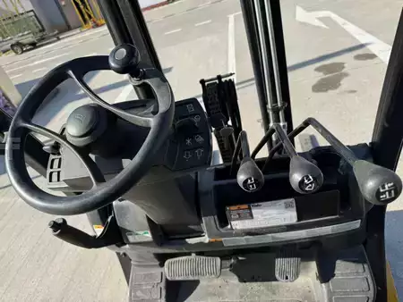 Empilhador a gás 2019  Yale GLP18VX (6)