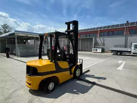 Diesel truck 2011  Yale GDP35VX (4)