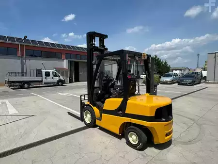 Diesel truck 2011  Yale GDP35VX (5)