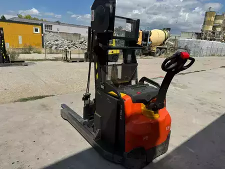 Apilador eléctrico 2020  Toyota SWE120XR (2)