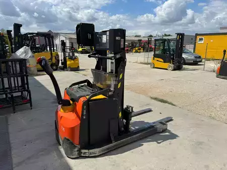 Apilador eléctrico 2020  Toyota SWE120XR (3)