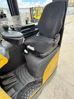 Chariots à mât rétractable 2020  Yale MR16 (8)