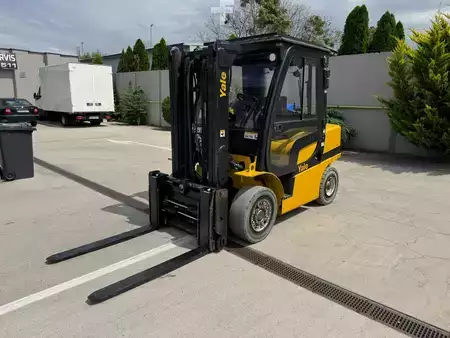 Diesel Forklifts 2018  Yale GDP40VX (1)