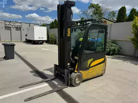 Elektro tříkolové VZV 2021  Yale ERP 20 VT (1)