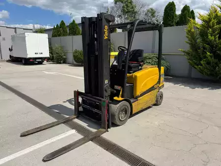 Sähkö - 4 pyör 2017  Yale ERP35VL, battery year 2021 (1)