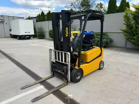 Montacargas Eléctrico (4 ruedas) 2018  Yale ERP16VF (1)