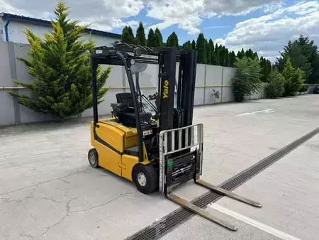 Montacargas Eléctrico (4 ruedas) 2018  Yale ERP16VF (2)