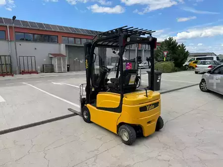Montacargas Eléctrico (4 ruedas) 2018  Yale ERP16VF (3)