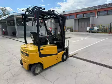 Montacargas Eléctrico (4 ruedas) 2018  Yale ERP16VF (4)