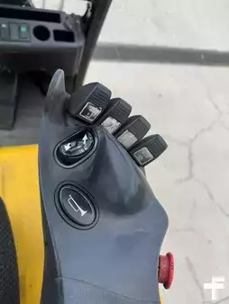 Montacargas Eléctrico (4 ruedas) 2018  Yale ERP16VF (6)