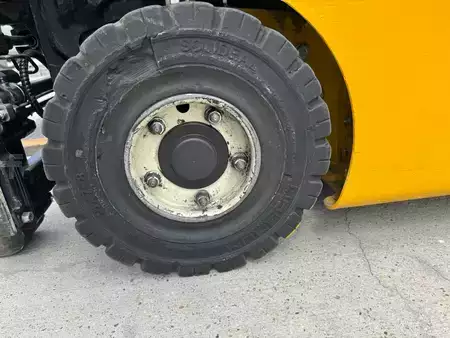 Montacargas Eléctrico (4 ruedas) 2018  Yale ERP16VF (8)