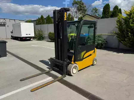 Montacargas Eléctrico (4 ruedas) 2012  Yale ERP20VF (1)
