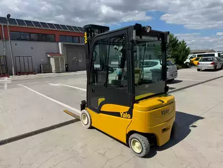 Montacargas Eléctrico (4 ruedas) 2012  Yale ERP20VF (2)