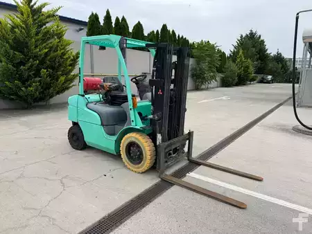 Carrelli elevatori GPL 2011  Mitsubishi FG25N (3)