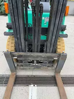 Carrelli elevatori GPL 2011  Mitsubishi FG25N (5)