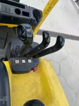 Carrelli elettrici 4 ruote 2012  Hyster J3.0XN, battery year 2019, capacity 90% (6)