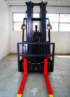 Montacargas Eléctrico (3 ruedas) 2026  Octane FB16S (4)