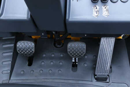 Eléctrica de 4 ruedas 2024  UN Forklift FL25T-NJX2 (10)