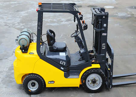 4 Wheels 2024  UN Forklift FL30T-NJX2 (1)