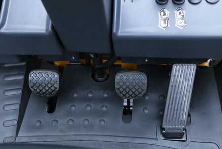 Eléctrica de 4 ruedas 2024  UN Forklift FL35T-NJX2 (10)