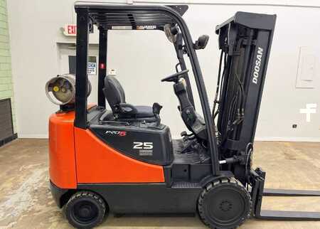 Propane Forklifts 2012  Doosan GC25E-5 (1)