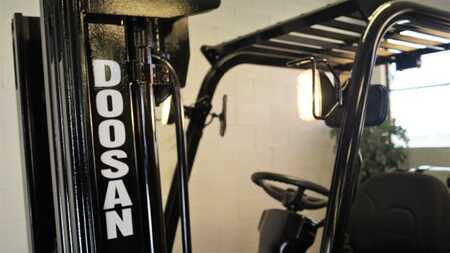 4 Wheels 2007  Doosan GC30P-5 (8)