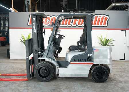 Diesel Forklifts 2009  Nissan MYGL02A30V (2)